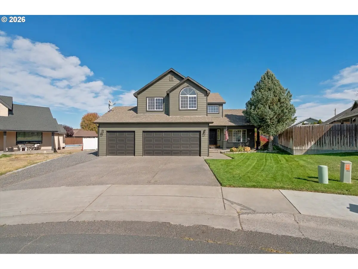1085 SE View Cir, Hermiston, OR 97838 - #1