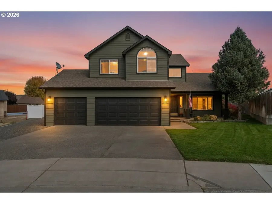 1085 SE View Cir, Hermiston, OR 97838 - #2