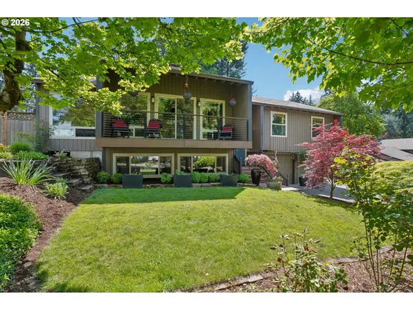 10300 SW Coquille Dr, Tualatin, OR 97062