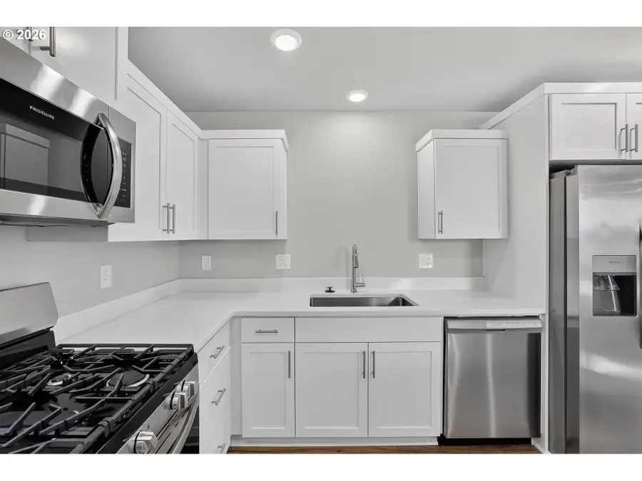 843 Kirksey St, Woodburn, OR 97071 - #2