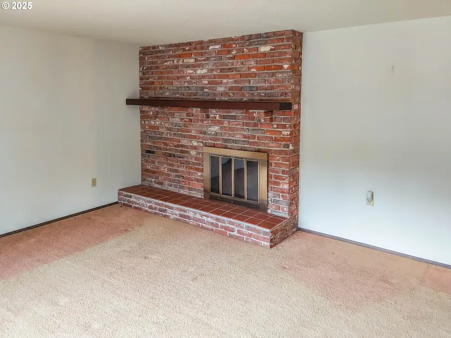 210 Cherokee Ave, Roseburg, OR 97471 - #3