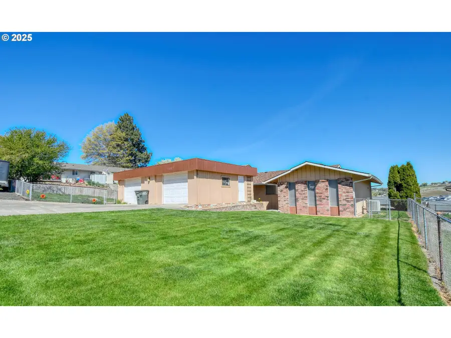 1209 SW Zeta Ct, Pendleton, OR 97801 - #2