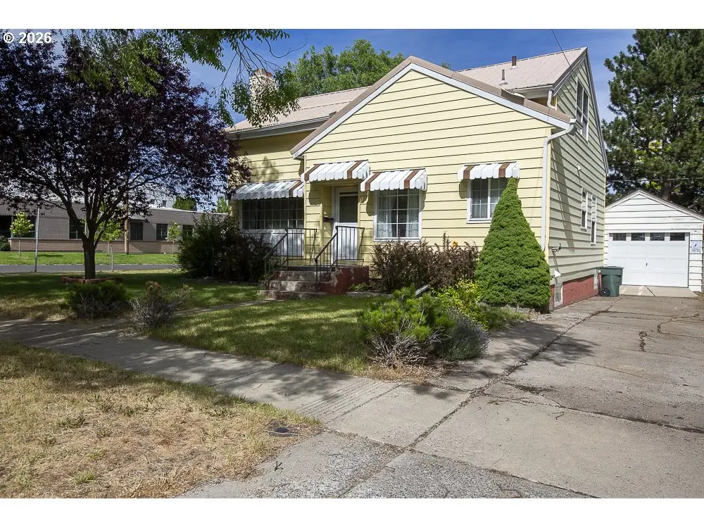 907 4th St, La Grande, OR 97850 - #1