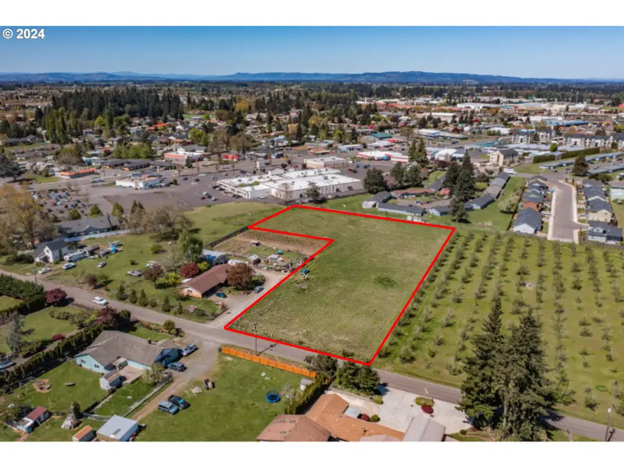 1661 E Lincoln Rd, Woodburn, OR 97071 - #2