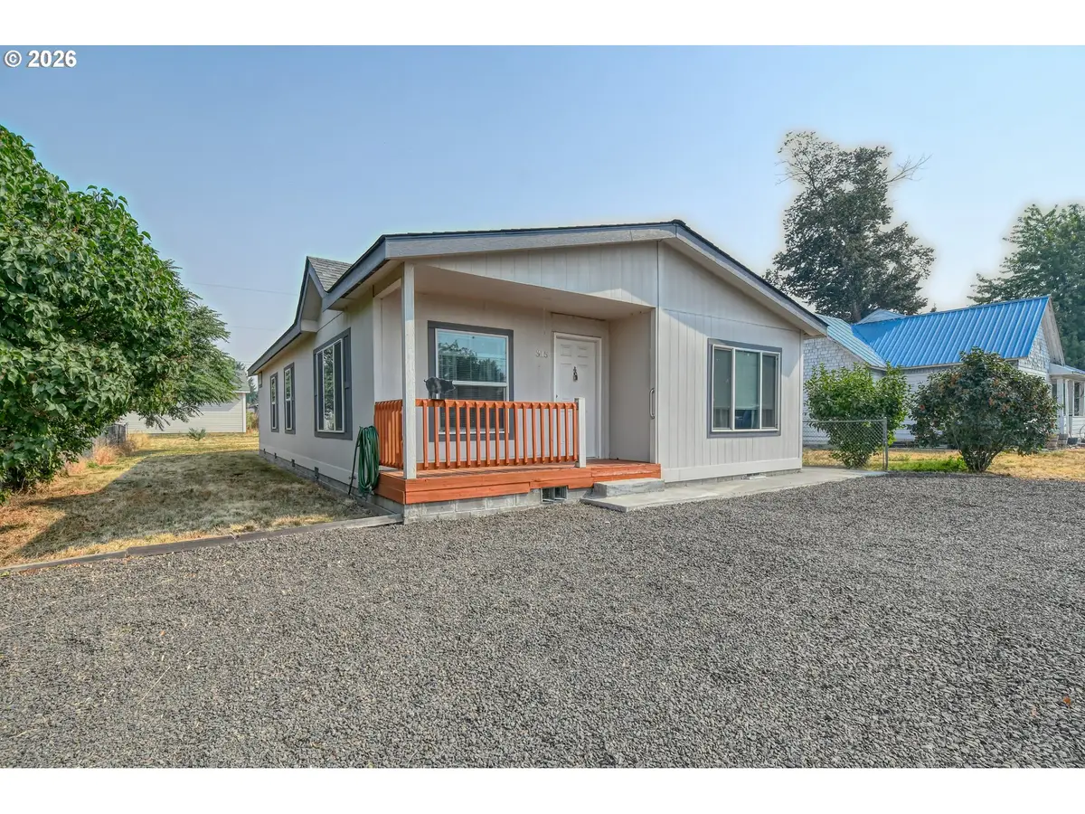 315 E College St, Athena, OR 97813 - #1