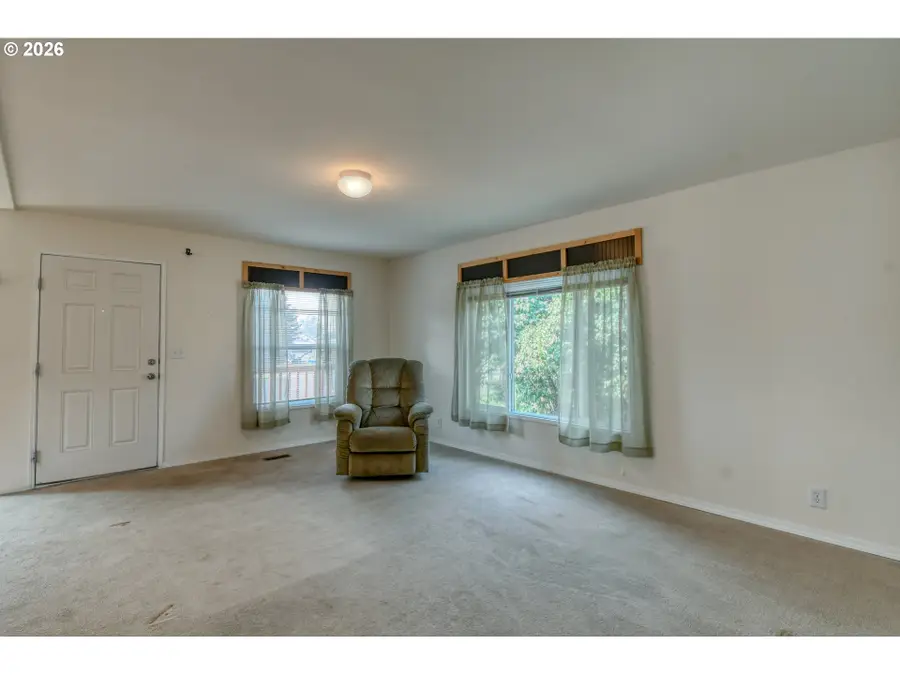315 E College St, Athena, OR 97813 - #3