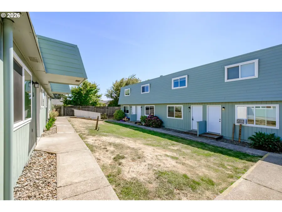 175 NE Fern Ct, Dallas, OR 97338 - #2