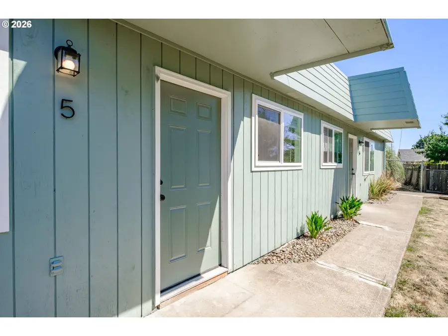 175 NE Fern Ct, Dallas, OR 97338 - #3