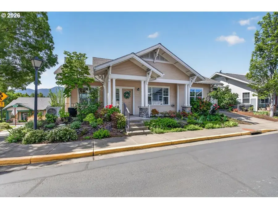 846 Stony Pt, Ashland, OR 97520 - #2