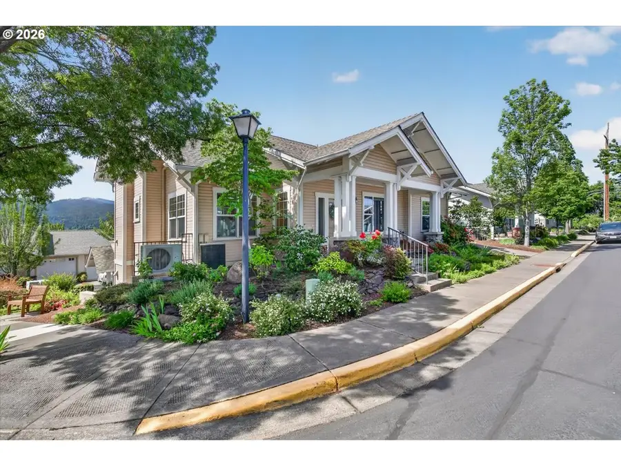 846 Stony Pt, Ashland, OR 97520 - #3