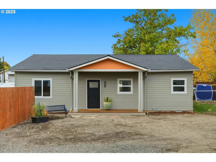 907 Cowl St, Milton Freewater, OR 97862 - Image #2