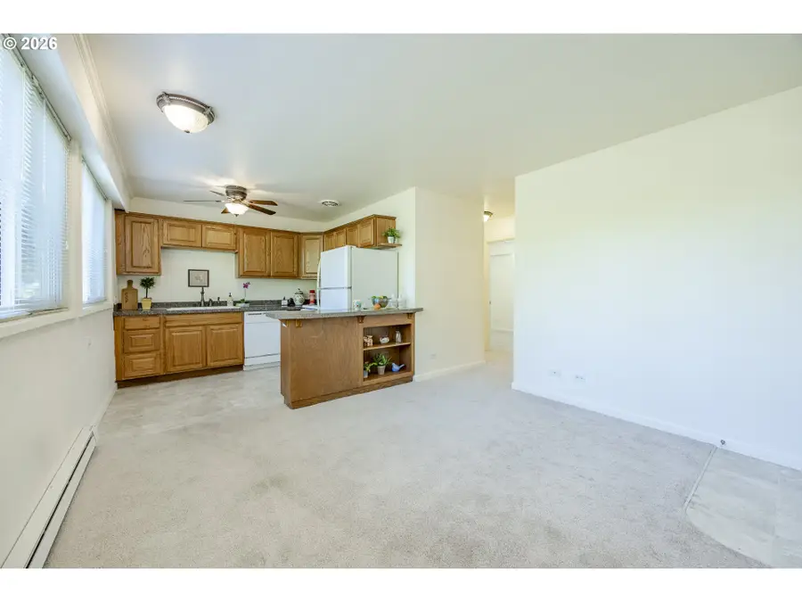 1525 Garfield Pl, Eugene, OR 97402 - #3