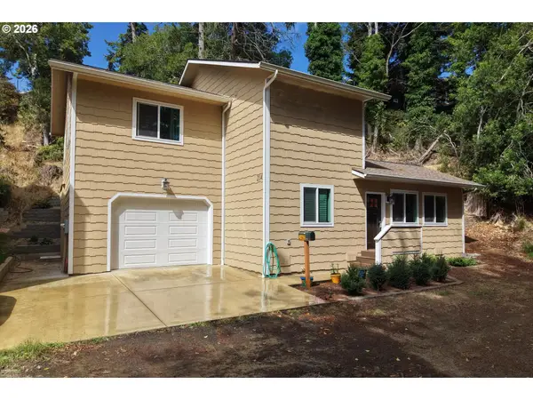 2143 Ash St, NorthBend, OR 97459