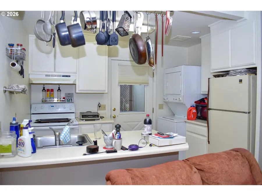 1114 Reddy Ave, Medford, OR 97504 - #2