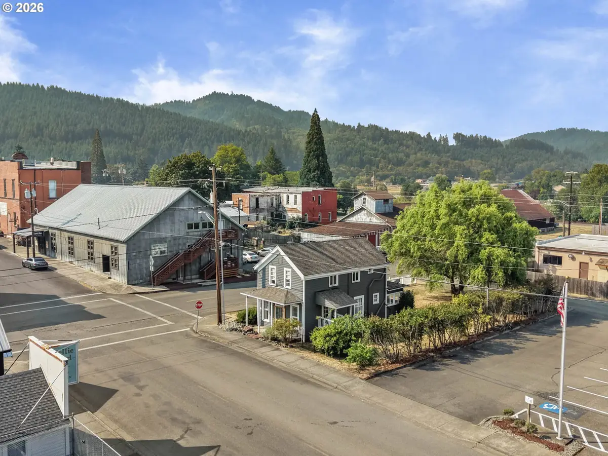 203 NE Second St, Oakland, OR 97462 - #1