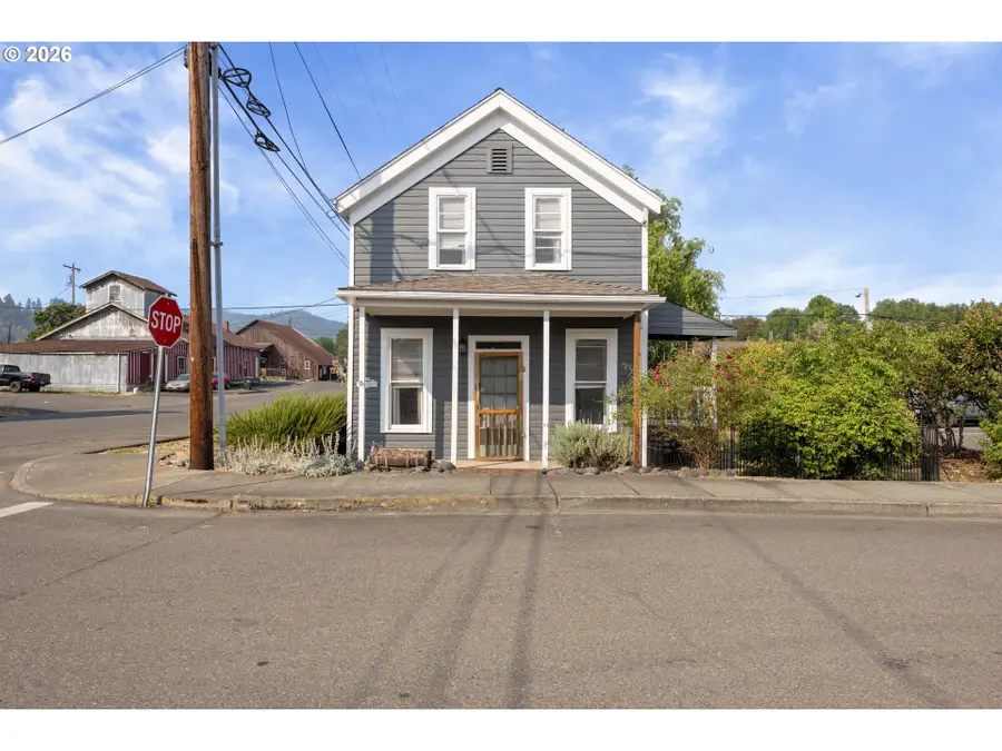 203 NE Second St, Oakland, OR 97462 - #2