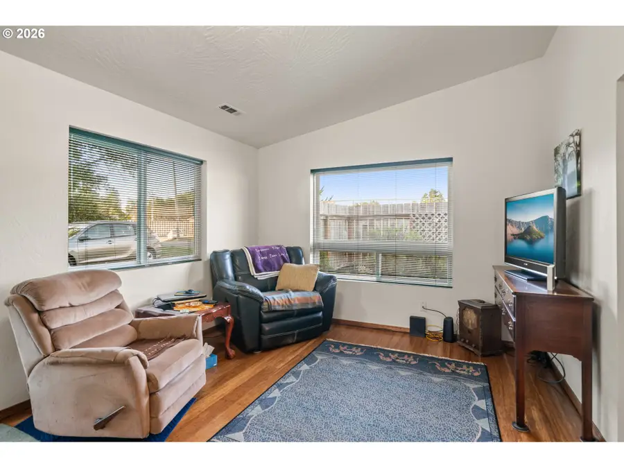 1115 Ransom Ave, Brookings, OR 97415 - #3