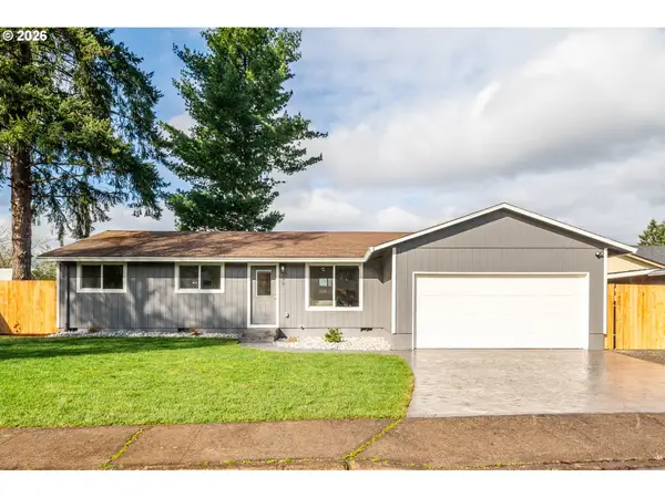 879 N Broadway St, Estacada, OR 97023