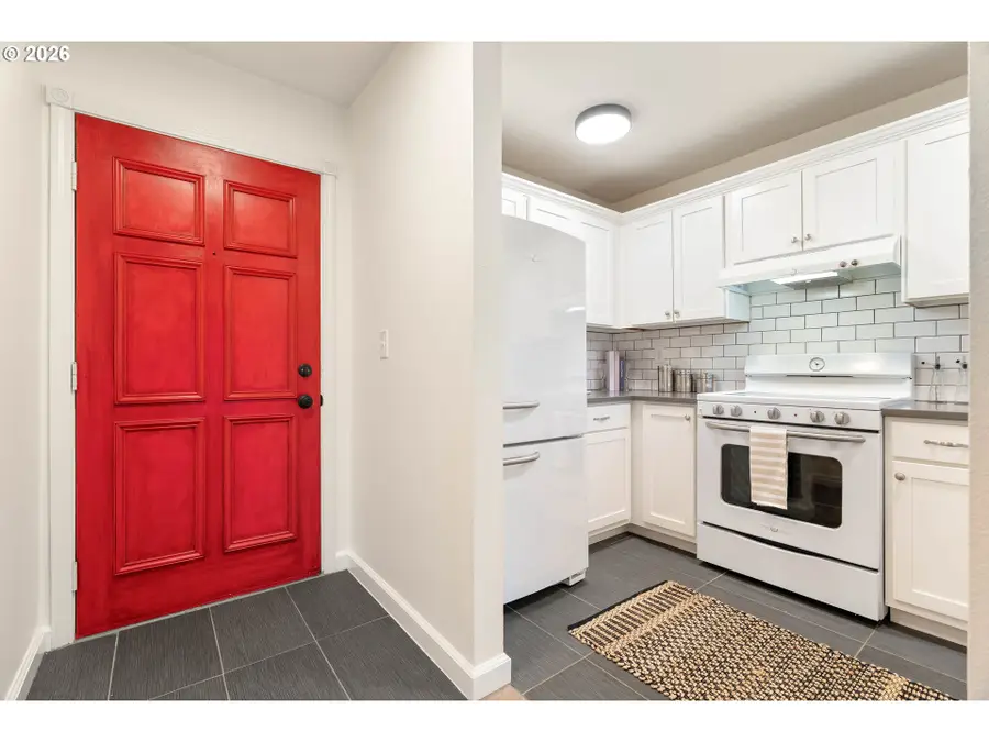 4000 Carman Dr #A17, Lake Oswego, OR 97035 - Image #3