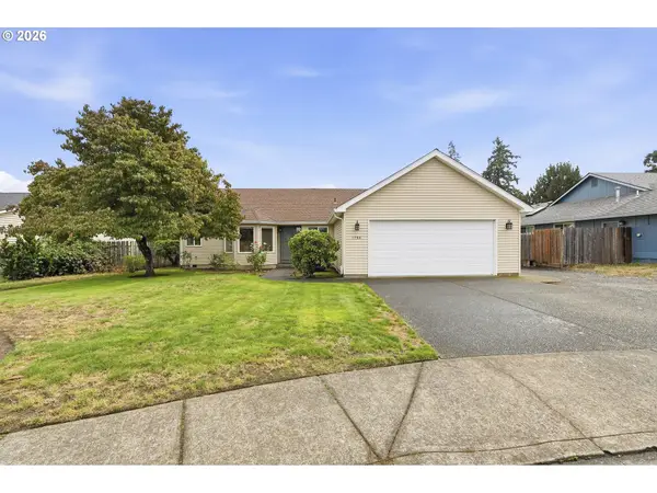 1786 N Locust St, Canby, OR 97013