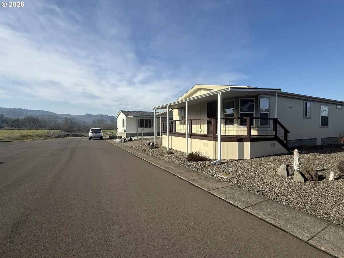 213 River Ridge Ave, Roseburg, OR 97471 - Image #1