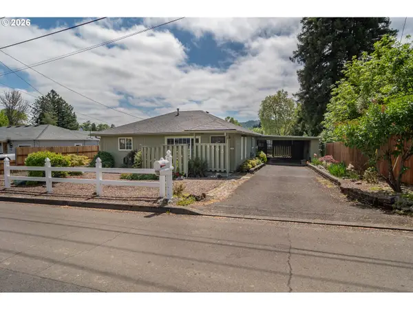 1595 NW Rachel Ave, Roseburg, OR 97471
