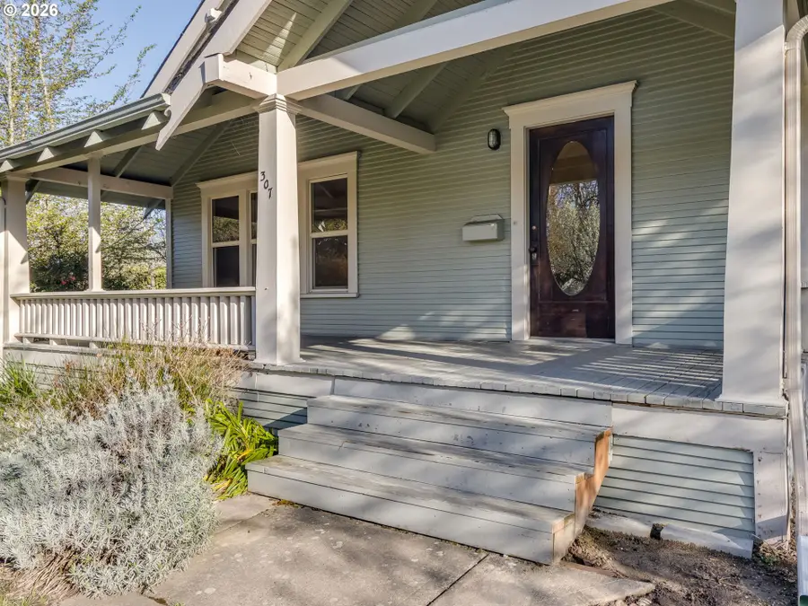 307 NE 10th St, McMinnville, OR 97128 - #3