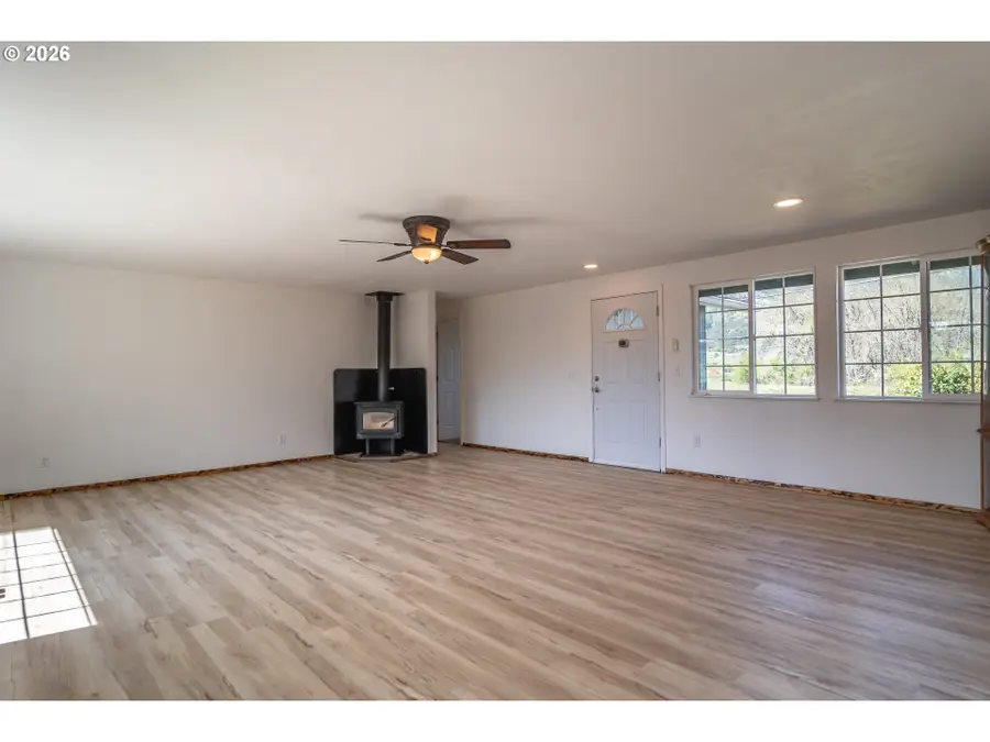 184 Chadwick Ln, Tri City, OR 97457 - #2