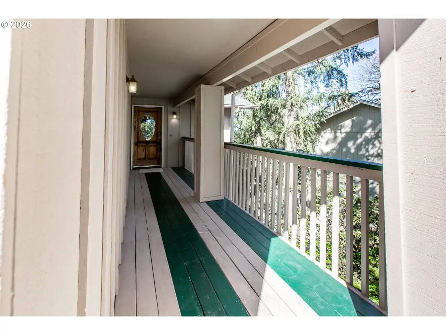 992 Sunset Dr, Springfield, OR 97477 - #3