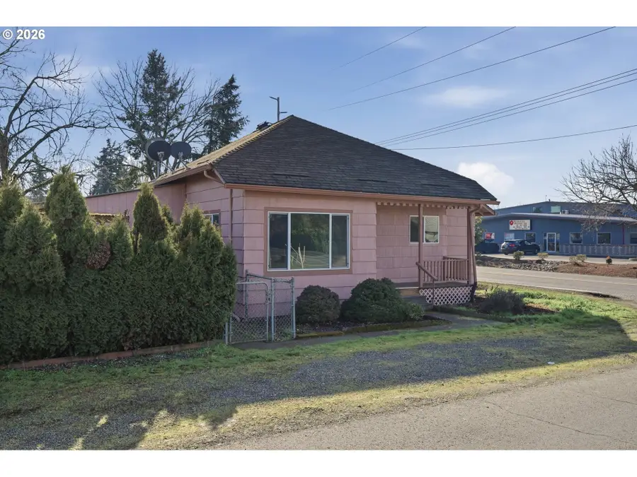 108 W 1st St, Canby, OR 97013 - #3