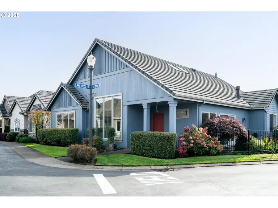 2002 Lake Shore Dr, Eugene, OR 97408 - #2