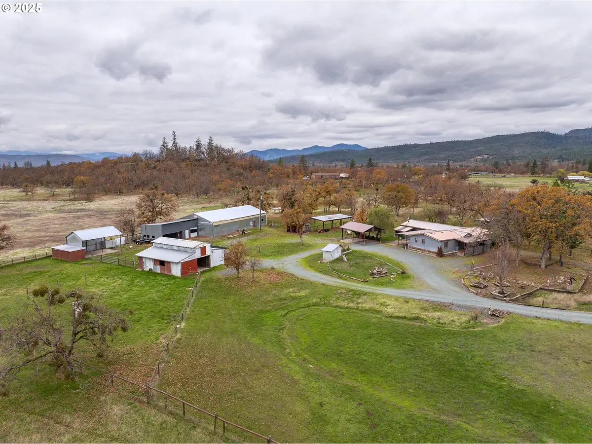 5209 Beagle Rd, White City, OR 97503 - Image #1