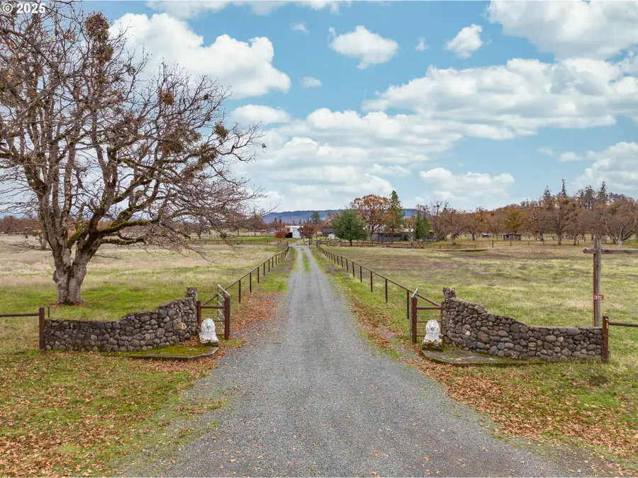 5209 Beagle Rd, White City, OR 97503 - Image #2