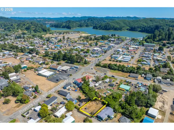 245 Hall Ln, Lakeside, OR 97449