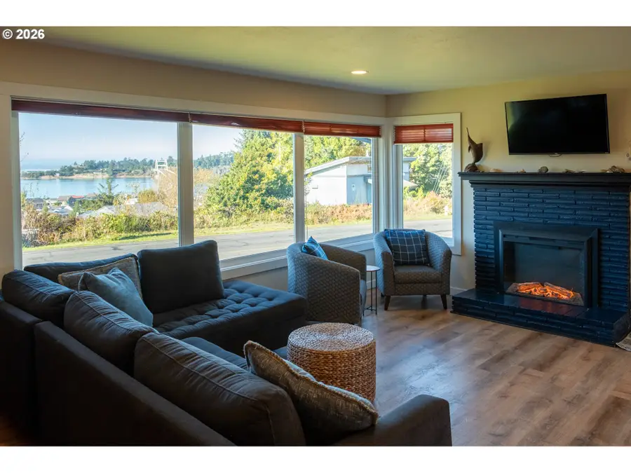 345 S Crestline Dr, Waldport, OR 97394 - Image #3