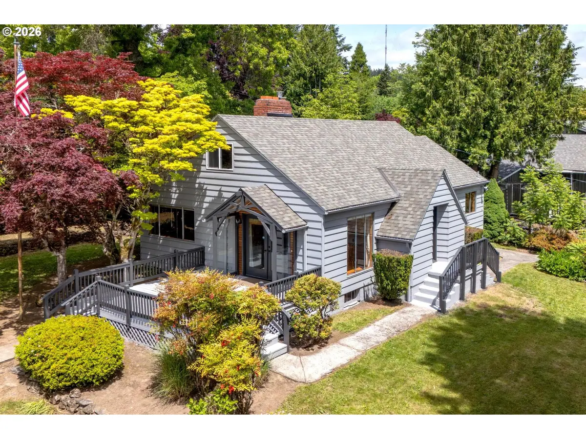 6810 SW Canyon Crest Dr, Portland, OR 97225 - #1