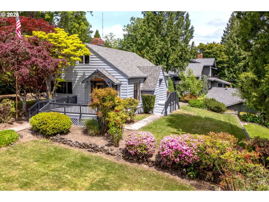 6810 SW Canyon Crest Dr, Portland, OR 97225 - #3