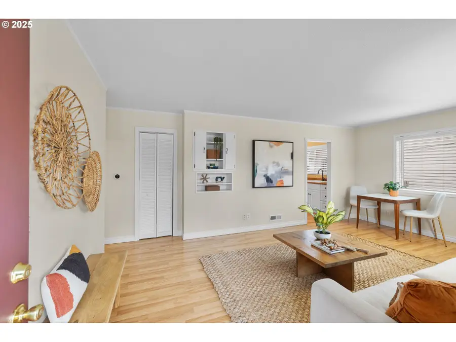 7643 SE Market St, Portland, OR 97215 - Image #2