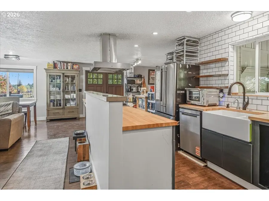 4033 SW Galeburn St, Portland, OR 97219 - #3