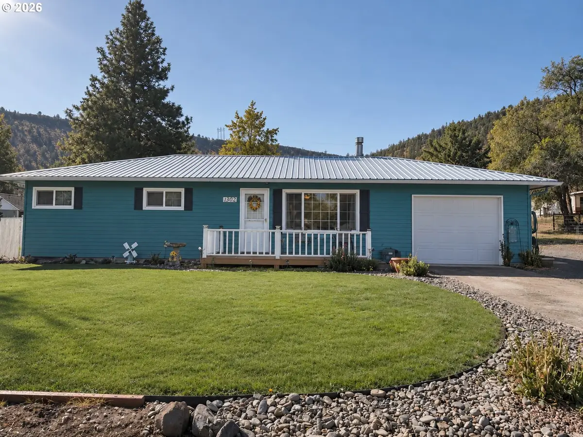 1302 SW Crestview Rd, Prineville, OR 97754 - #1