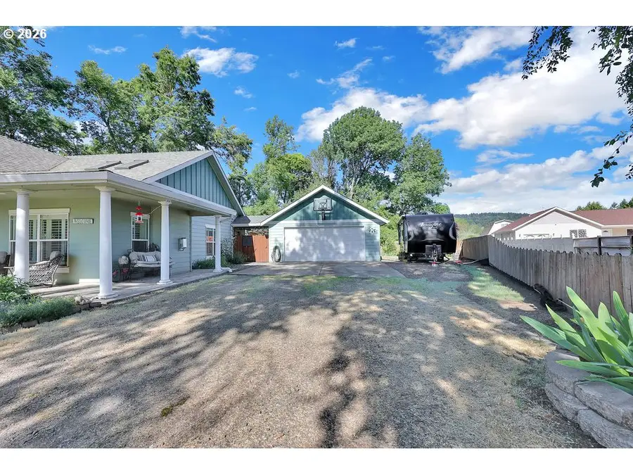 1208 Linn Way, Brownsville, OR 97327 - #3