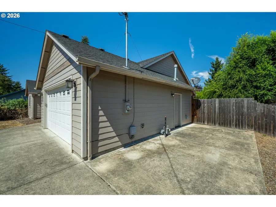 2306 Harding St, Sweet Home, OR 97386 - #2