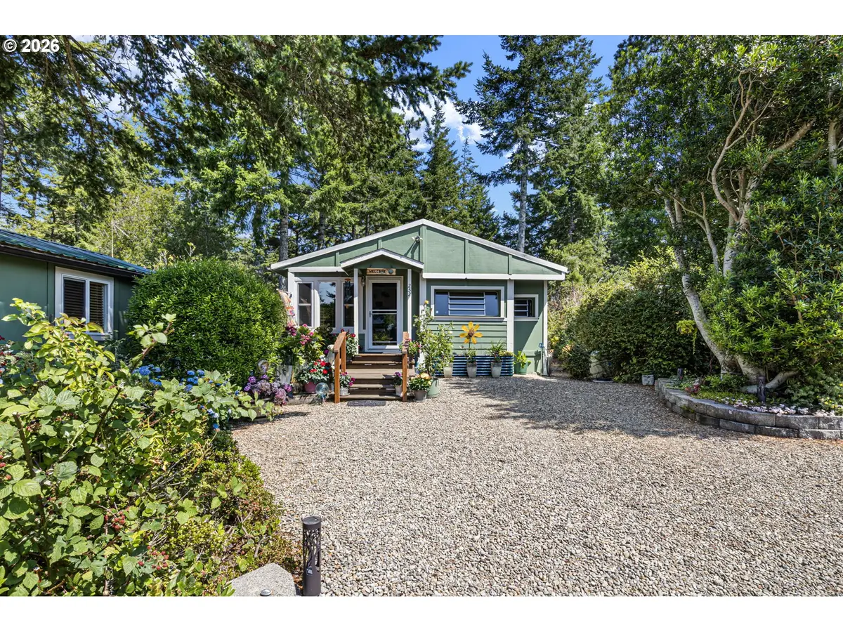 252 Outer Dr, Florence, OR 97439 - #1