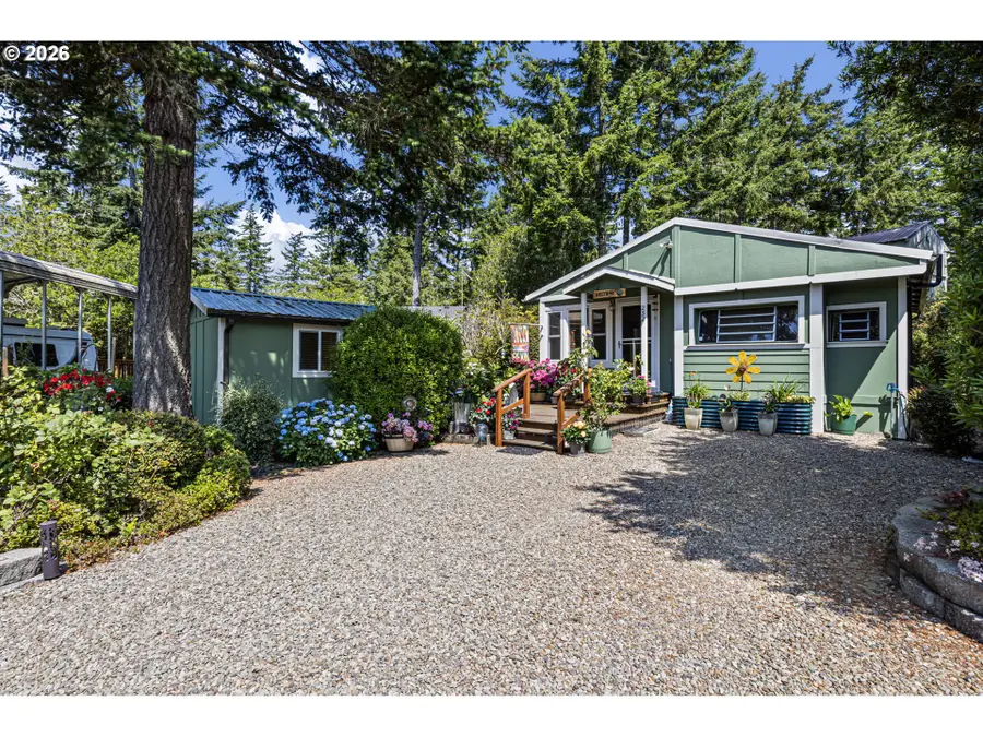 252 Outer Dr, Florence, OR 97439 - #2
