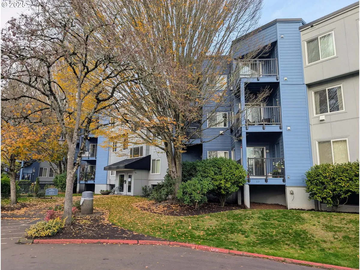 8720 SW Tualatin Rd #201, Tualatin, OR 97062 - Image #1