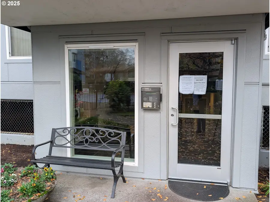 8720 SW Tualatin Rd #201, Tualatin, OR 97062 - Image #3