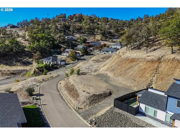 1972 Warewood Terrace Ct, Roseburg, OR 97471