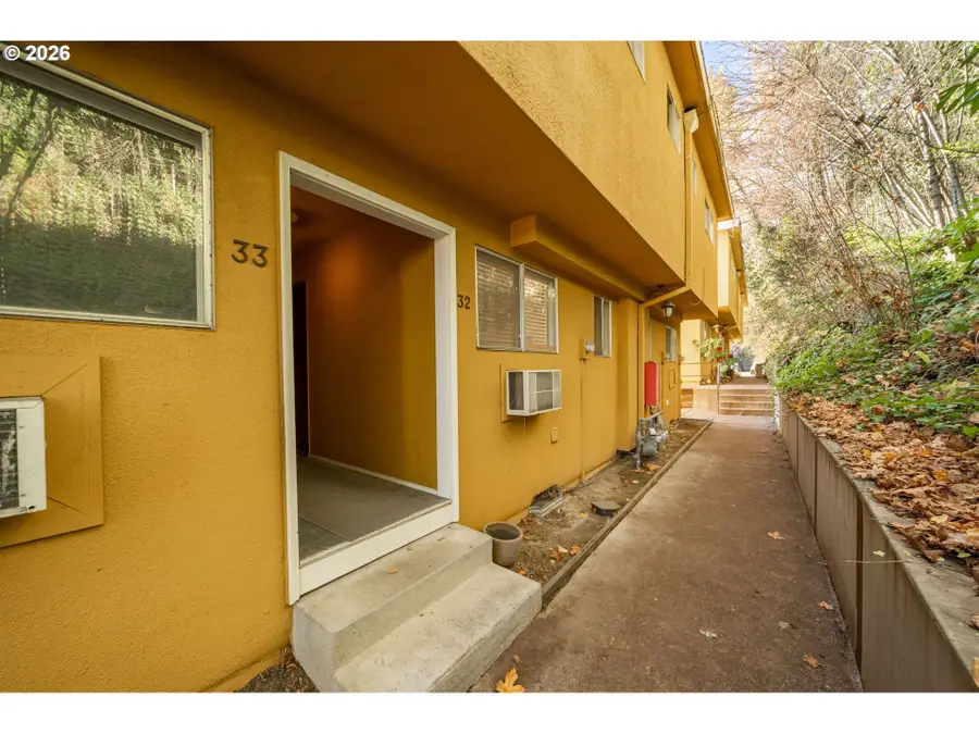 847 SW Broadway Dr #32, Portland, OR 97201 - #2