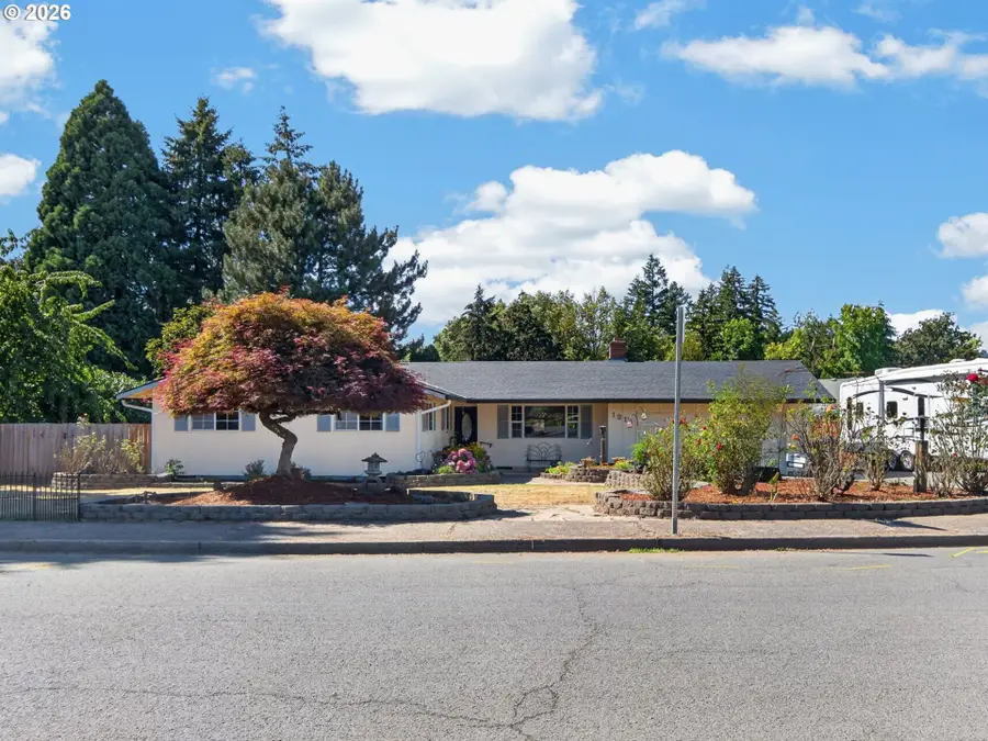 1211 N Sitka Ave, Newberg, OR 97132 - #2