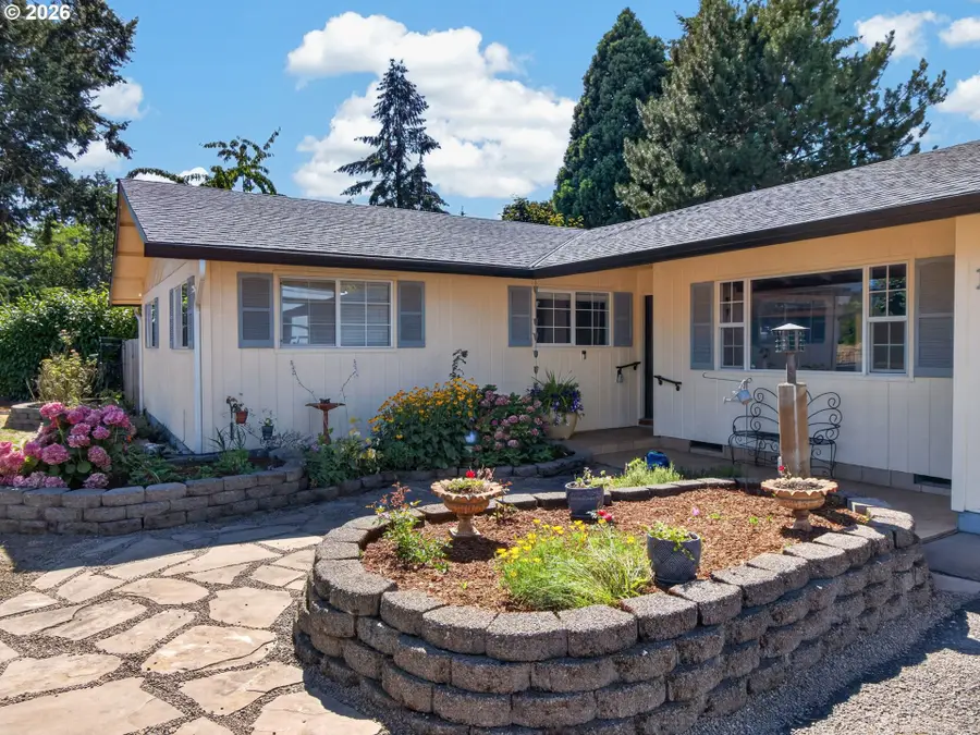 1211 N Sitka Ave, Newberg, OR 97132 - #3